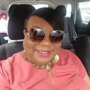 Meet your Posher, Latonya